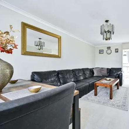 Image 4 - Lerry Close, London, W14 9PJ, United Kingdom - Apartment for sale