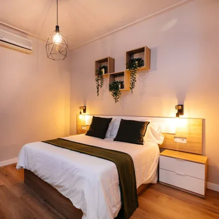 Rent this 7 bed room on Carrer de Balmes in 327, 08006 Barcelona