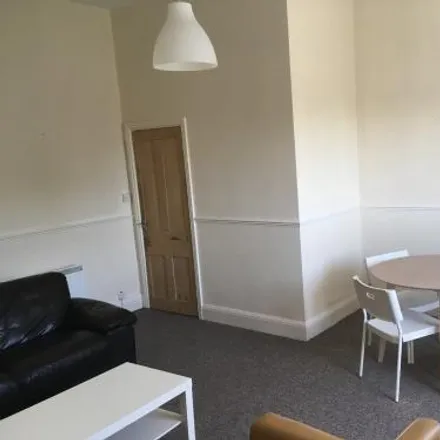 Image 2 - Heath Terrace, Royal Leamington Spa, CV32 5LY, United Kingdom - Apartment for rent