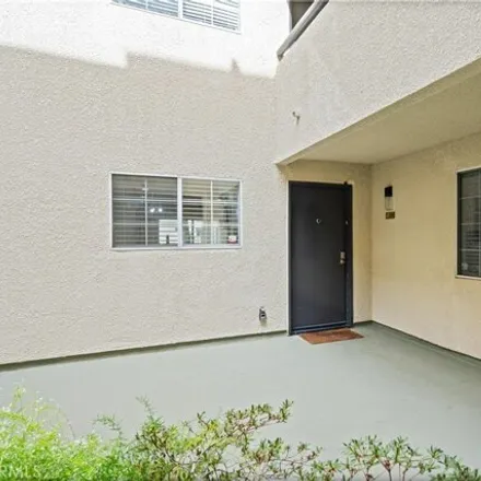 Image 7 - 21485 Burbank Boulevard, Los Angeles, CA 91367, USA - Condo for sale