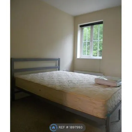 Image 3 - Valley View, Newcastle-under-Lyme, ST5 3FB, United Kingdom - Apartment for rent