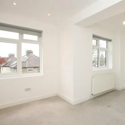 Image 6 - St Mary's Crescent, London, NW4 4LJ, United Kingdom - Duplex for rent