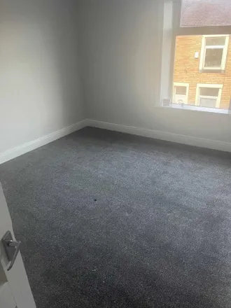 Rent this 2 bed townhouse on Labbayak Ya RasoolAllah Masjid in Chapel House Road, Brierfield