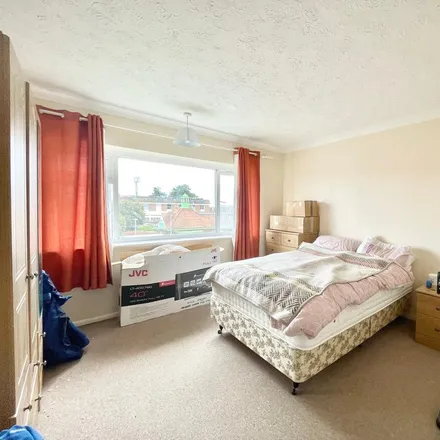 Image 4 - St. Bernard's Court, Lancing, BN15 9HH, United Kingdom - Apartment for rent