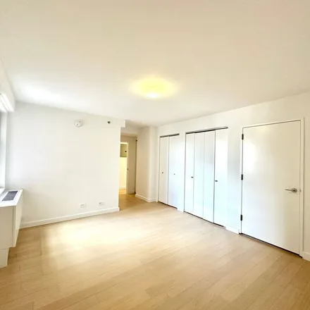 Rent this 3 bed apartment on 711 2nd Avenue in New York, NY 10016