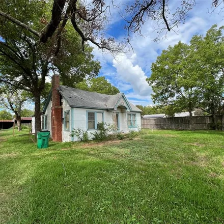 Buy this 3 bed house on 534 West Main Street in Fairfield, TX 75840