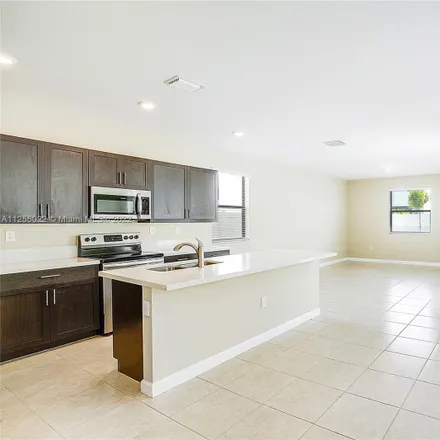 Image 4 - 8702 Northwest 109th Terrace, Hialeah, FL 33018, USA - Townhouse for rent