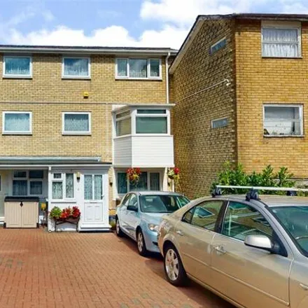 Buy this 5 bed townhouse on Botelers in Basildon, SS16 5SE