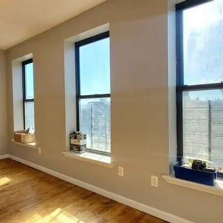 Image 5 - 421 East 135th Street, New York, NY 10454, USA - Apartment for rent