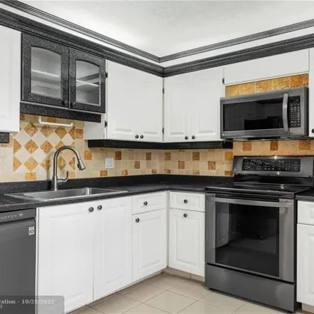 Buy this 3 bed condo on 800 East Cypress Lane in Pompano Beach, FL 33069
