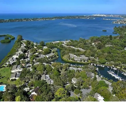 Buy this 2 bed condo on 1526 Pelican Point Drive in Vamo, Sarasota County