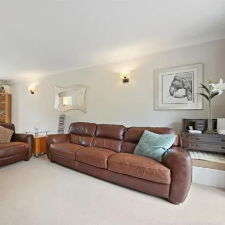 Image 7 - Roberts Wood Drive, Chalfont St Peter, SL9 0NH, United Kingdom - House for sale