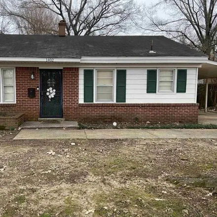 Buy this 3 bed house on 1402 Dearing Road in Memphis, TN 38117