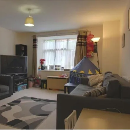 Rent this 2 bed apartment on unnamed road in London, SE25 4FG