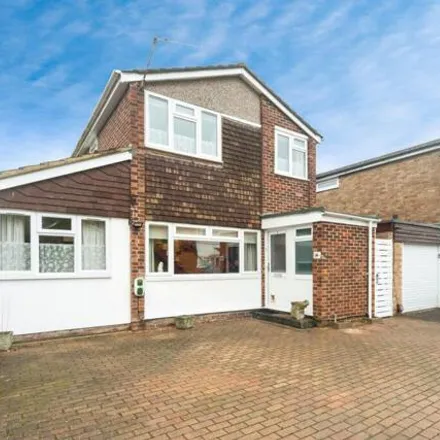 Buy this 3 bed house on Glebelands in Claygate, KT10 0LF