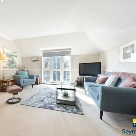 Image 4 - Upper Edgeborough Road, Guildford, GU1 2BJ, United Kingdom - Apartment for sale