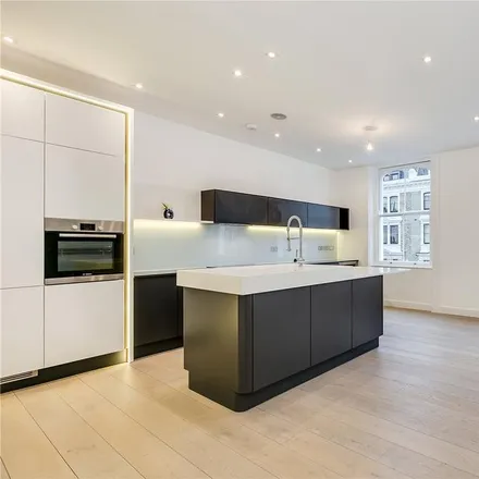 Rent this 1 bed townhouse on 42 Arundel Gardens in London, W11 2LP