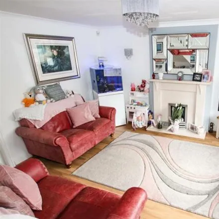 Image 4 - The Limes, Newcastle-under-Lyme, ST5 8QX, United Kingdom - House for sale