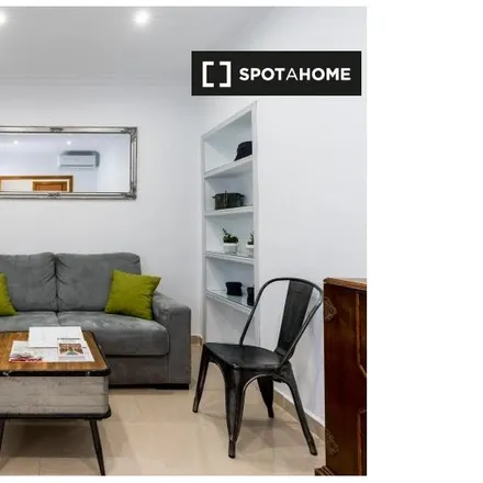 Image 4 - Mapfre, Calle Esperanza de Triana, 55, 41010 Seville, Spain - Apartment for rent