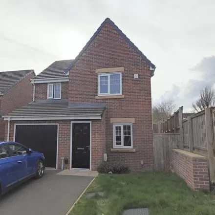 Rent this 3 bed townhouse on Wool Chase in Horbury, WF2 8FP