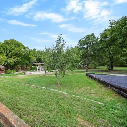 Image 3 - 201 West Sherry Lane, Broken Bow, OK 74728, USA - House for sale