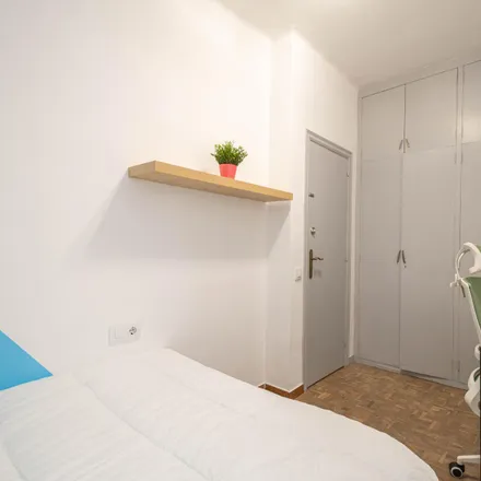 Rent this 5 bed room on Carrer de Pi i Margall in 98-100, 08025 Barcelona