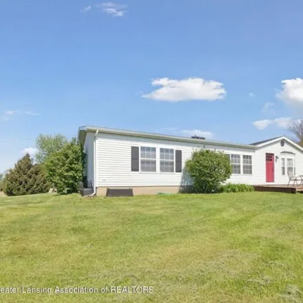 Buy this 3 bed house on 655 North Warren Road in Middlebury Township, MI 48866