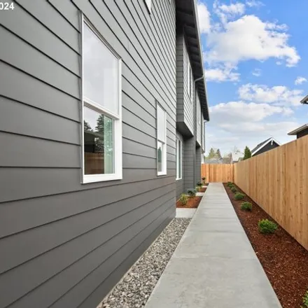 Image 4 - 8553 N Newman Ave, Portland, Oregon, 97203 - Townhouse for sale