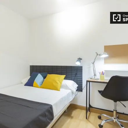 Rent this 6 bed room on Madrid in Calle de Núñez Morgado, 5