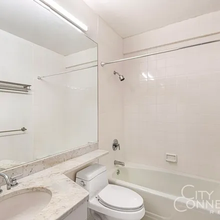 Image 4 - 907 8th Avenue, New York, NY 10019, USA - Apartment for rent