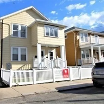 Rent this 3 bed condo on 72 Bowdoin St # 72