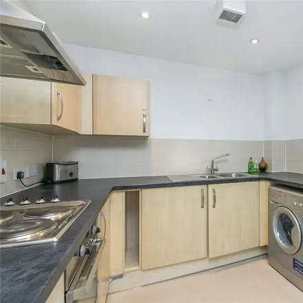 Image 6 - Gray Court, 7 Candle Street, London, E1 4RS, United Kingdom - Apartment for rent