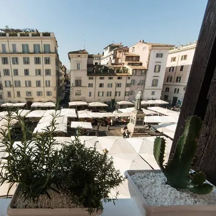 Rent this studio apartment on 42 Piazza Campo de' Fiori