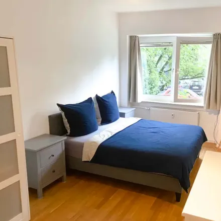 Rent this 3 bed room on Bettinaplatz 2 in 60325 Frankfurt, Germany