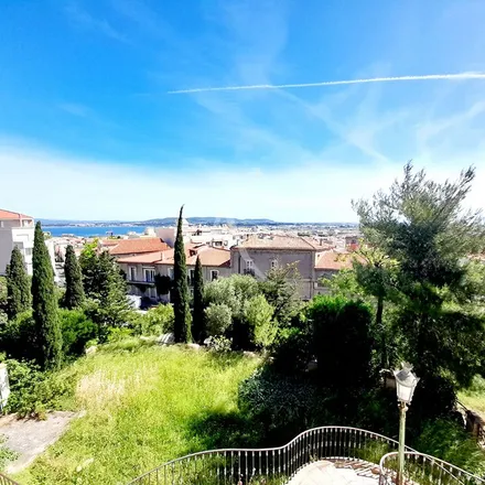 Rent this 3 bed apartment on 4 Rue Paul Valéry in 34200 Sète, France