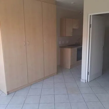 Rent this 1 bed apartment on Willowridge High School in 518 Verkenner Avenue, Tshwane Ward 85
