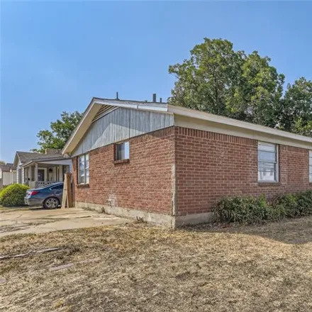 Image 3 - 2712 Evans Avenue, Fort Worth, TX 76104, USA - House for sale