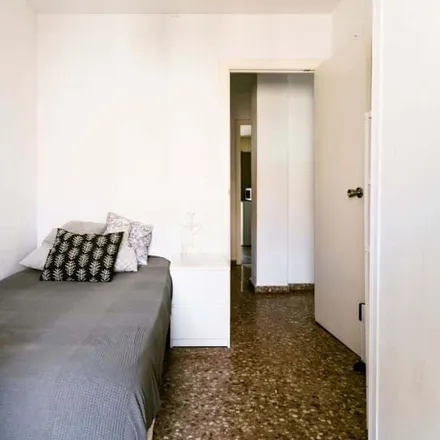 Rent this 5 bed room on Carrer del Serpis in 46022 Valencia, Spain