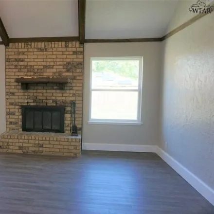 Image 7 - 4611 Spring Shadow Drive, Wichita Falls, TX 76310, USA - House for sale
