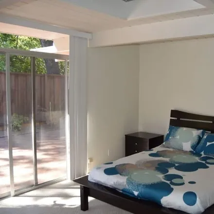 Rent this 3 bed house on Palo Alto