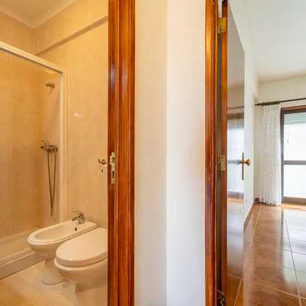 Rent this 2 bed apartment on Rua Jardim das Rosas in Odivelas, Portugal