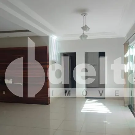 Buy this 3 bed house on Rua Jornalista José Batista Coury in Alto Umuarama, Uberlândia - MG