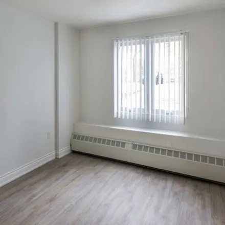 Image 2 - No Frills, Treverton Drive, Toronto, ON M1K 2P8, Canada - Apartment for rent