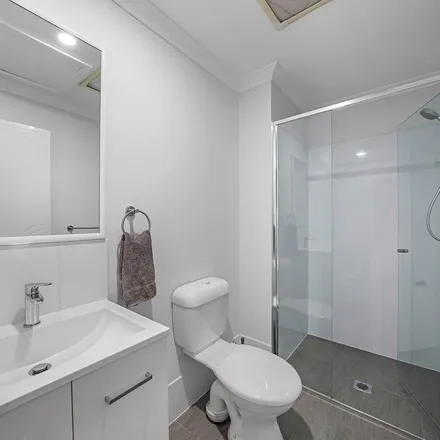 Image 8 - Santa Isobel Boulevard, Pacific Pines QLD 4212, Australia - Apartment for rent