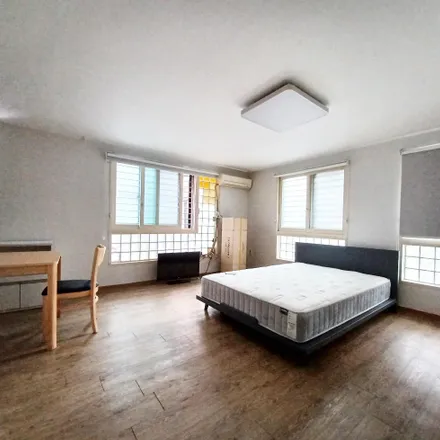 Rent this studio apartment on 698-18 Yeoksam-dong in Gangnam-gu, Seoul