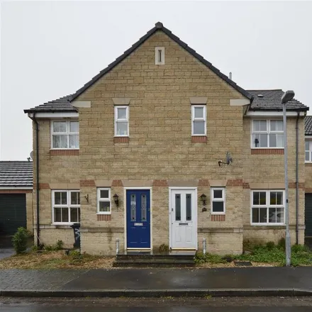 Rent this 3 bed townhouse on St Austell Way in Swindon, United Kingdom