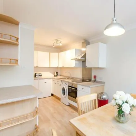 Image 3 - Semley House, Semley Place, London, SW1W 9SX, United Kingdom - Apartment for sale