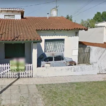 Buy this 3 bed house on Yapeyú 1846 in Partido de Lomas de Zamora, 1828 Banfield