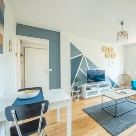 Rent this 3 bed apartment on Rouen