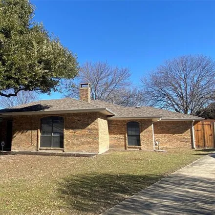 Rent this 3 bed house on 452 Ramblewood Circle in DeSoto, TX 75115